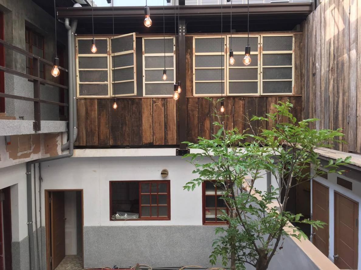 158 Hostel Tainan Exteriör bild
