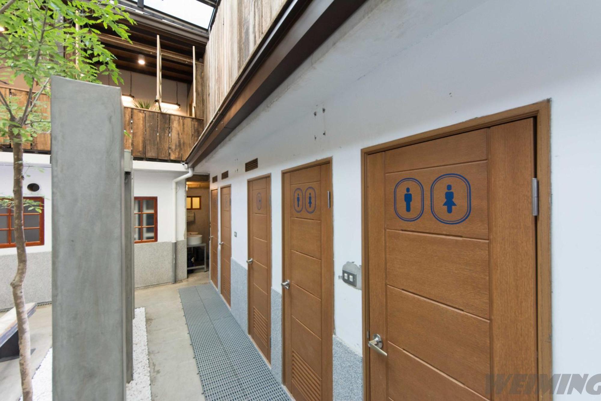 158 Hostel Tainan Exteriör bild